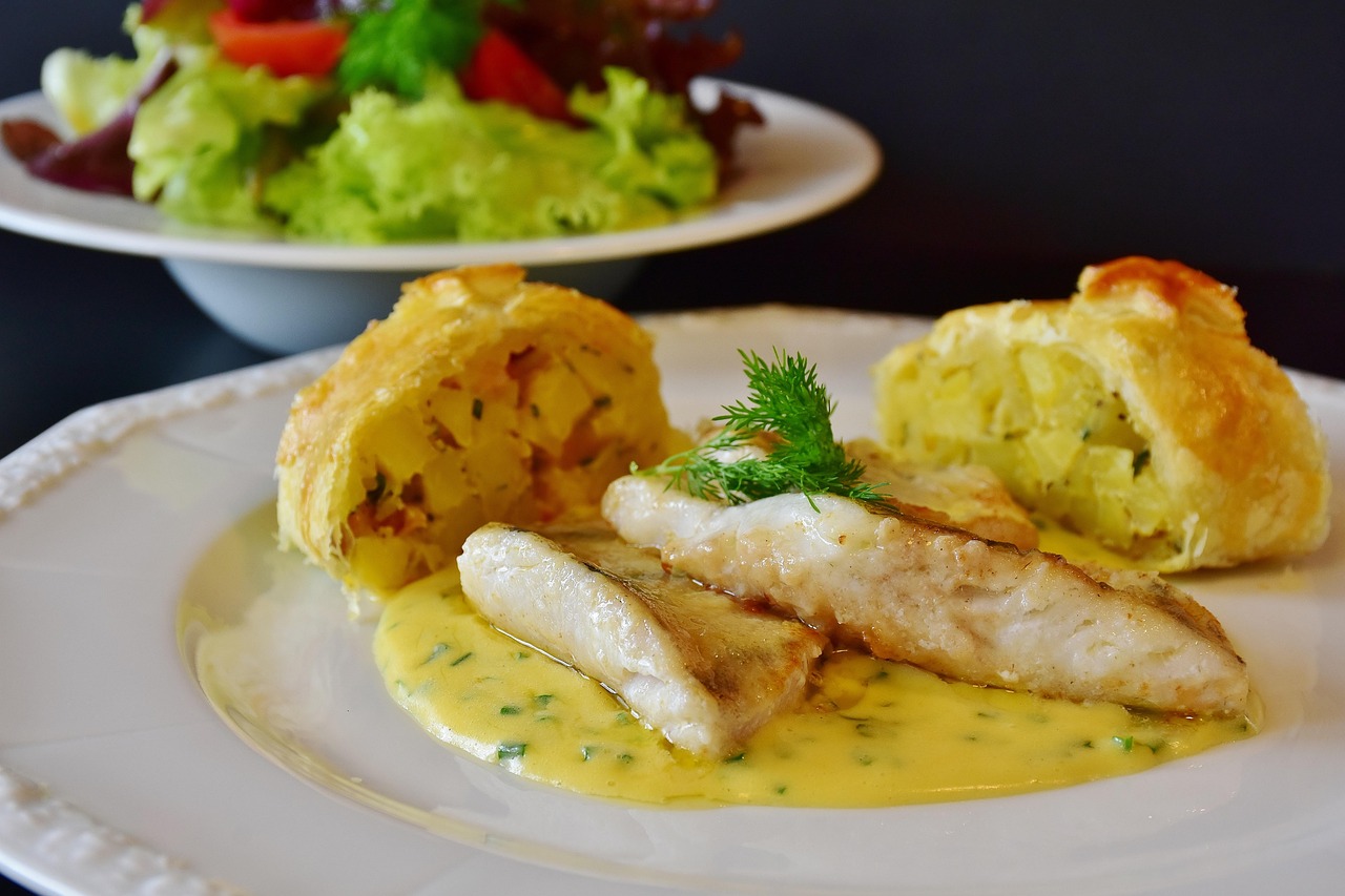 pikeperch fillet, pikeperch, fish, fish fillet, potato strudel, potato, food, meal, fresh, salad, sauce, hollandaise, butter sauce, side dishes, green salad, tomatoes are tasty, cook, grill, enjoyment, nature, tasty, enjoy the meal, kitchen, food photo