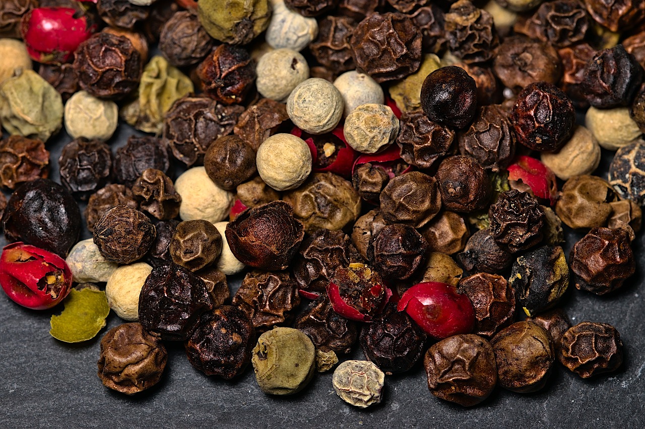peppercorns, spice, food, seasoning, condiment, fruit, dry, pepper, grains, black pepper, green pepper, white pepper, red pepper, closeup, black pepper, black pepper, black pepper, black pepper, black pepper