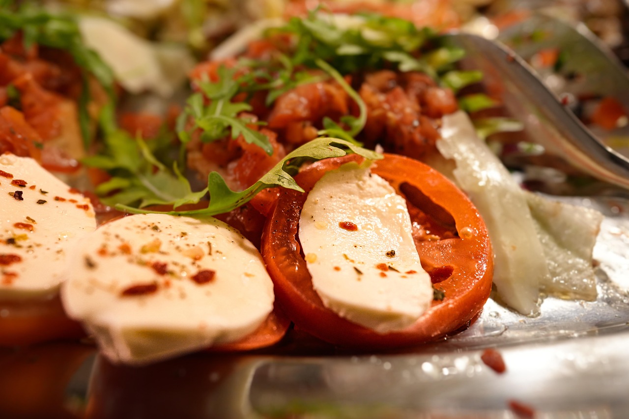 vegetables, tomato, mozarella, bruschetta, meal, food, healthy, tomatoes, caprese, salad